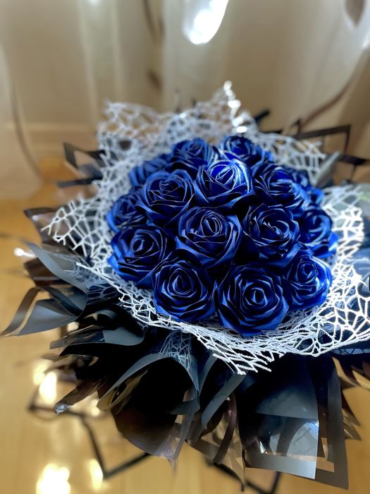 Вечен букет в кралско синьо