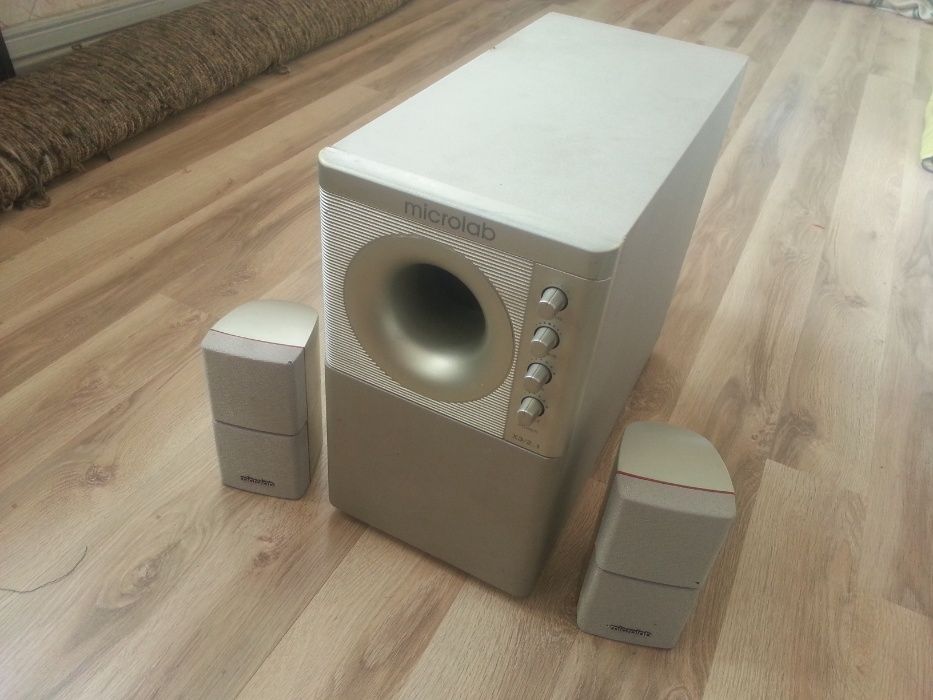 колонки Microlab X3 продается работает отлично без дефектов.