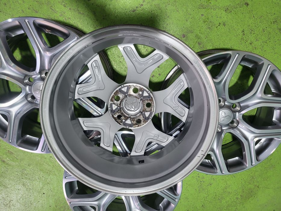 18 5x114.3 Mitsubishi Citroen Peugeot лети джанти 5х114.3