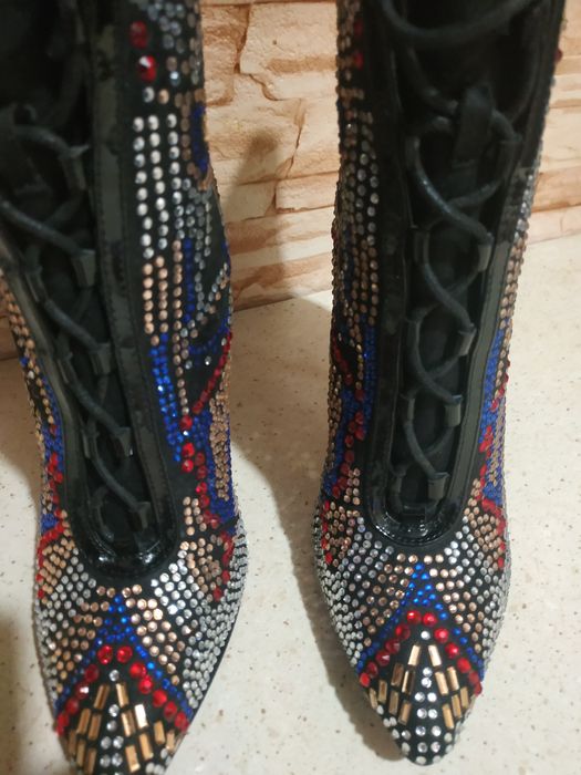 Предлагам дамски боти на Sergio Rossi