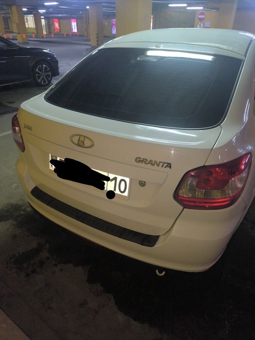 продам гранту лифтбэк 2015г.