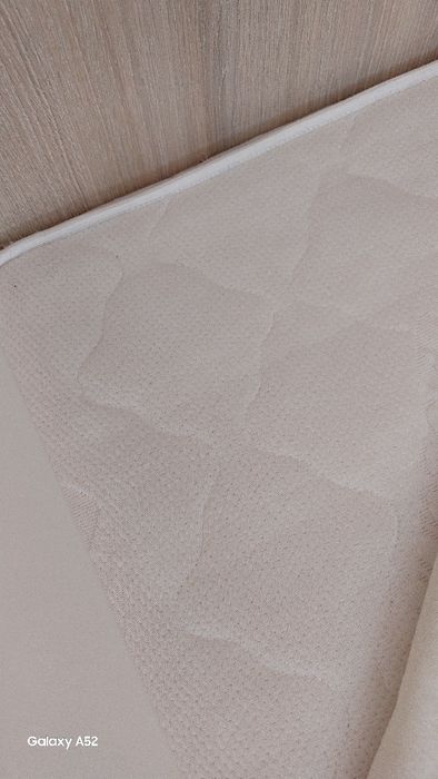 Бебешко легло с люлеещ механизъм