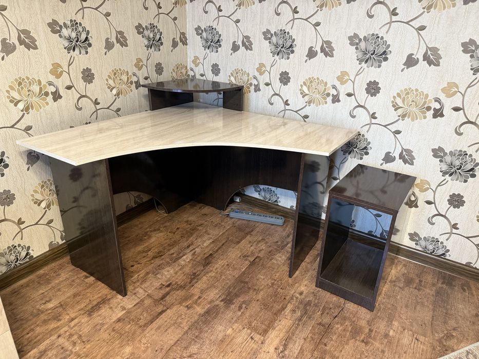 Стол компьютерный угловой