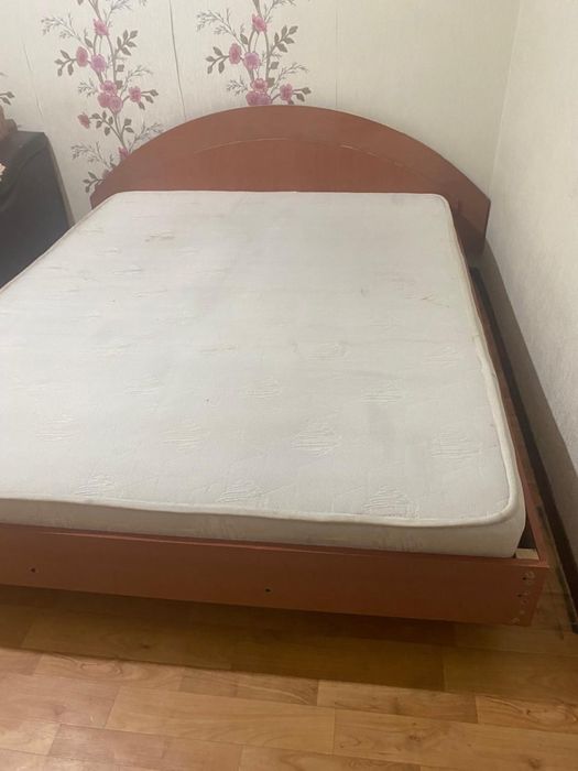 Кровать и диван