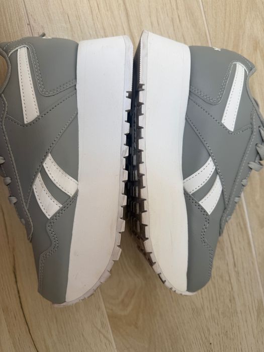 Adidași talpă inalta Reebok