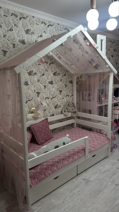 Детская кровать домик