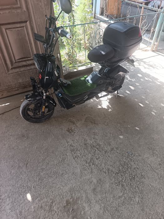 Skuter sotiladi arzon narxda