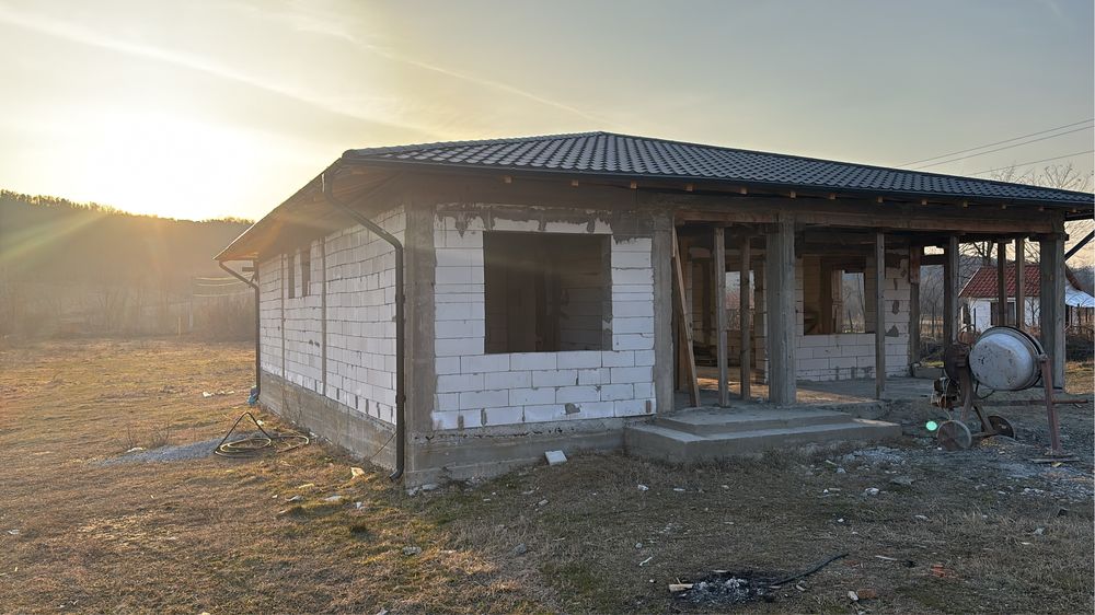 La 11 km de pitesti in Babana casa  noua de vanzare  2026