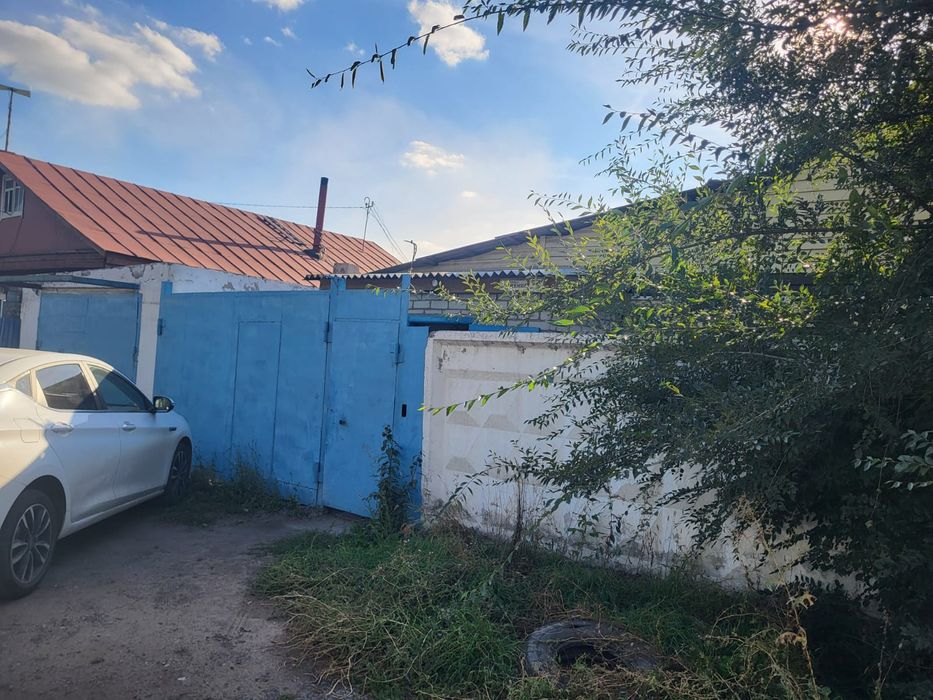 Продается дом с земельным участком.