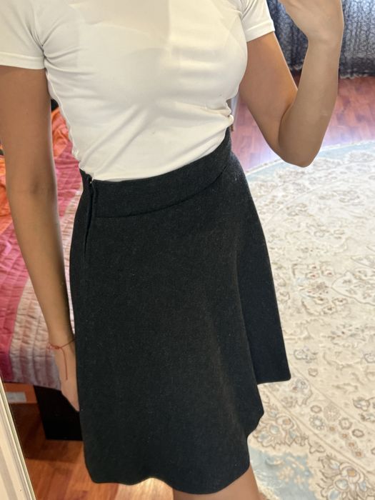 Юбки выше колена