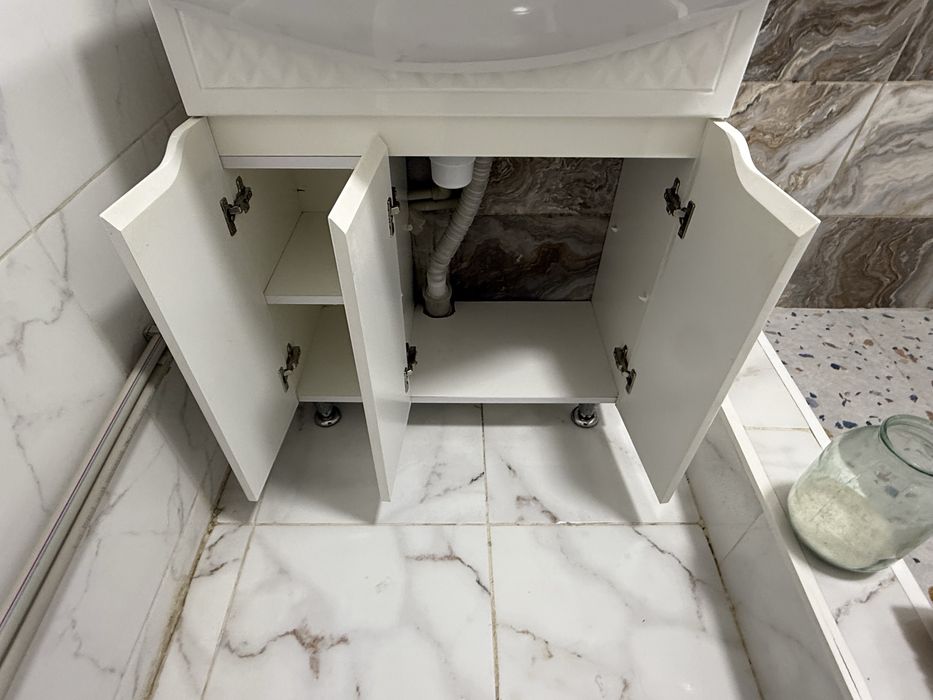 Продам тумбу с раковиной со смесителем