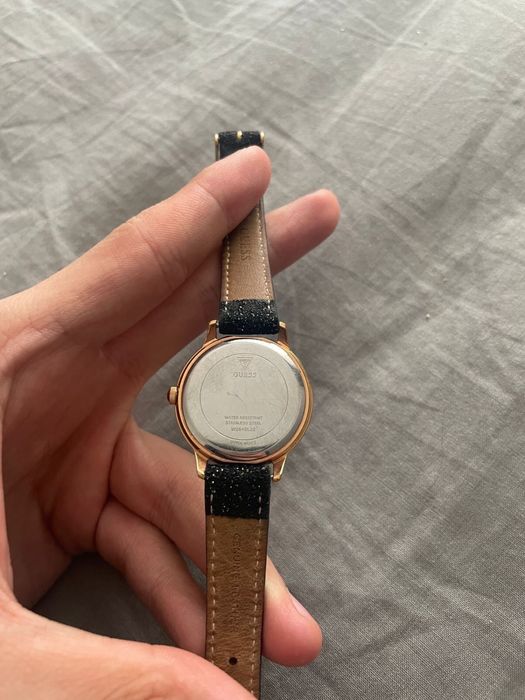 Продам часы GUESS