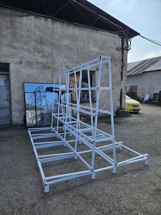 Пирамида за дограма