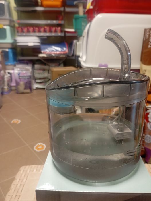 Автоматичен фонтан за вода за куче или коте