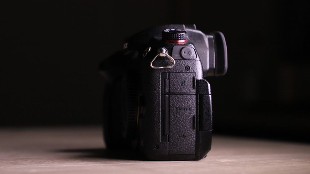 Фотоаппарат Panasonic Lumix DC-GH5S Body