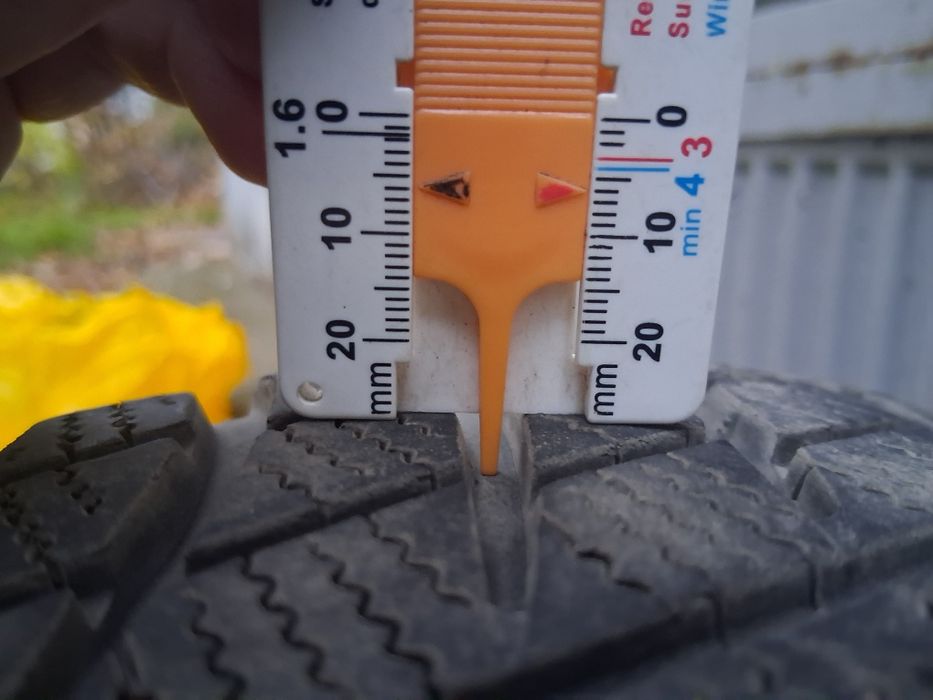 1 бр Зимна Бриджстоун и 2 бр летни