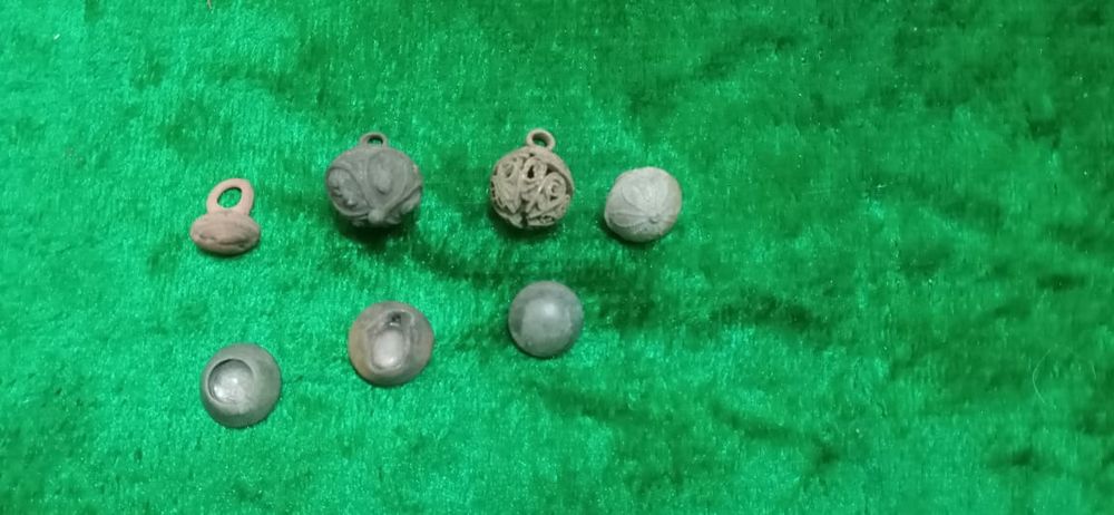 Стариные пуговицы гирьки