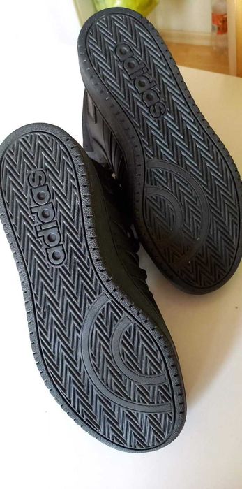 Продавам мъжки спортни обувки ADIDAS