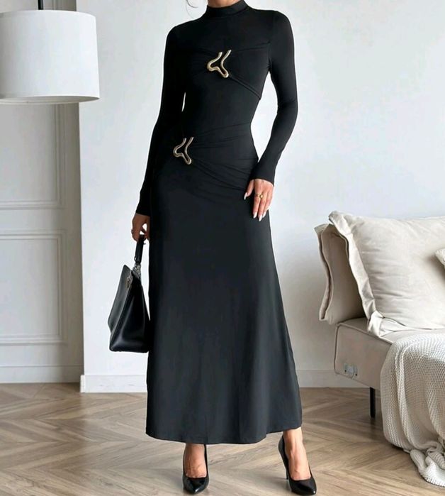 Дълга черна рокля