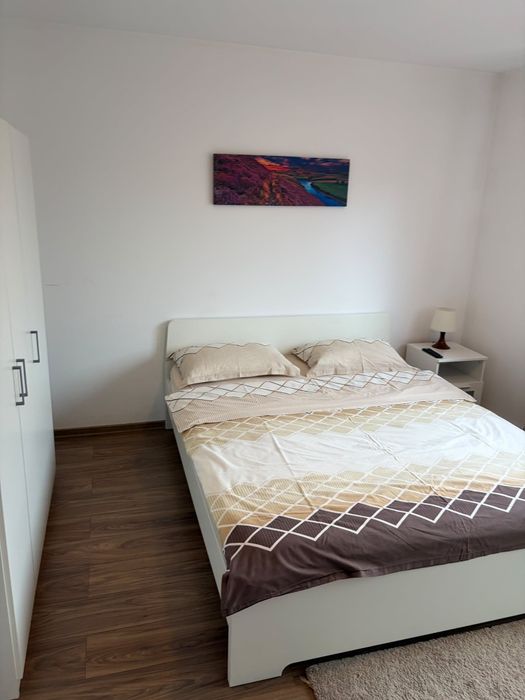 Inchiriez 4 camere