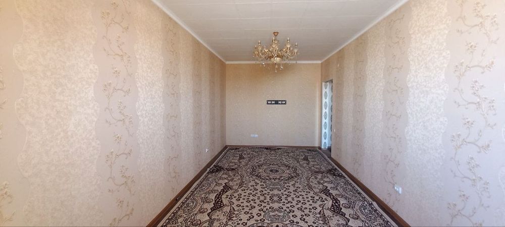 Sharq 1 tomonda 1 xonali uy sotiladi