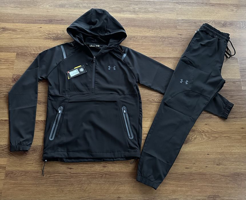 Мъжки,шушлеков,черен екип Under Armour с гумирано лого