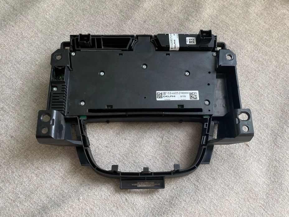 Comenzi radio cd navigatie Opel Astra J cod 13346052 CD500