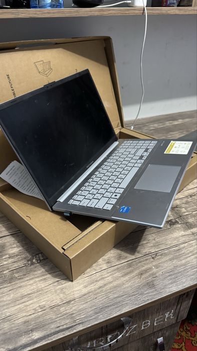 Asus Vivobook ideal holatda