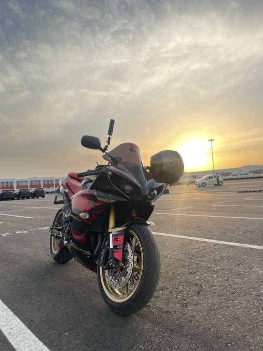 Не срочно!  Продаётся Yamaha R1 сделано 2014 restyling прошиттый