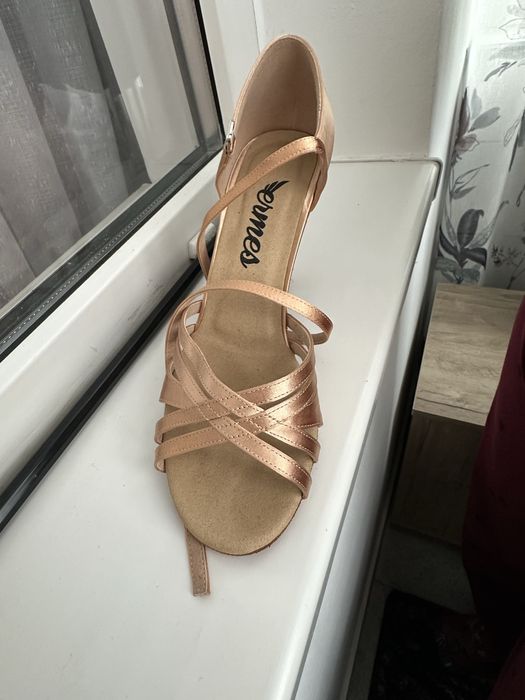 Vand pantofi ermes, de dans latino, nr 40 noi nepurtați