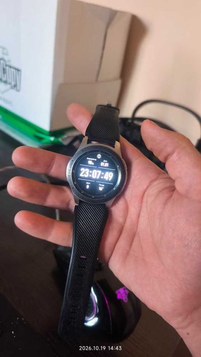 Samsung Galaxy Watch, model SM-R800