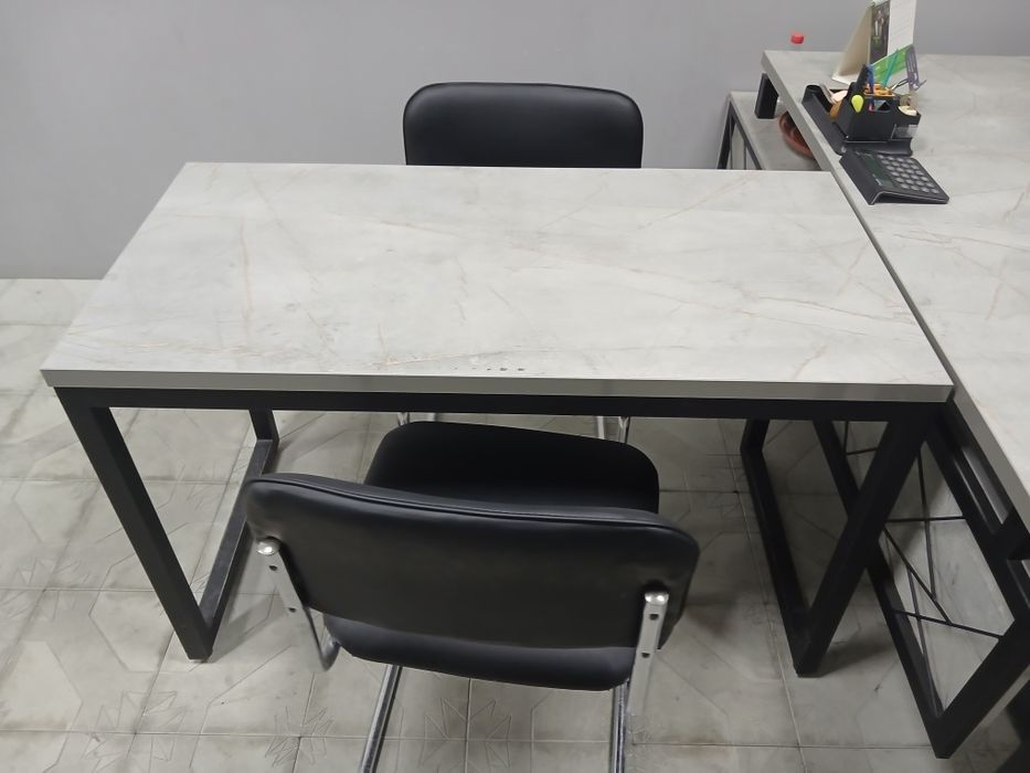 Ofis uchun mebel to'plami