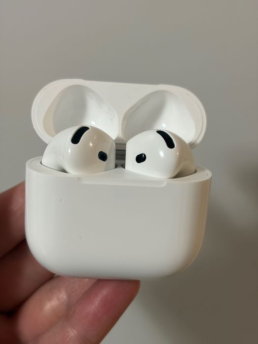 Наушники AirPods 4