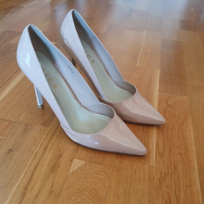 Pantofi stileto nude