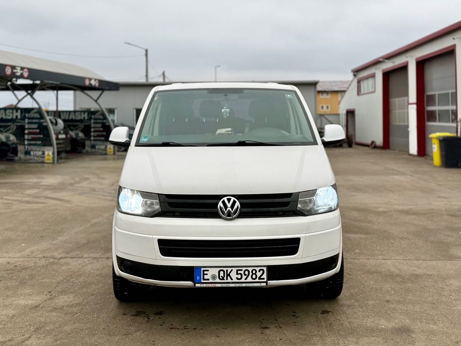Volkswagen T5 Transporter 9 Locuri 2013