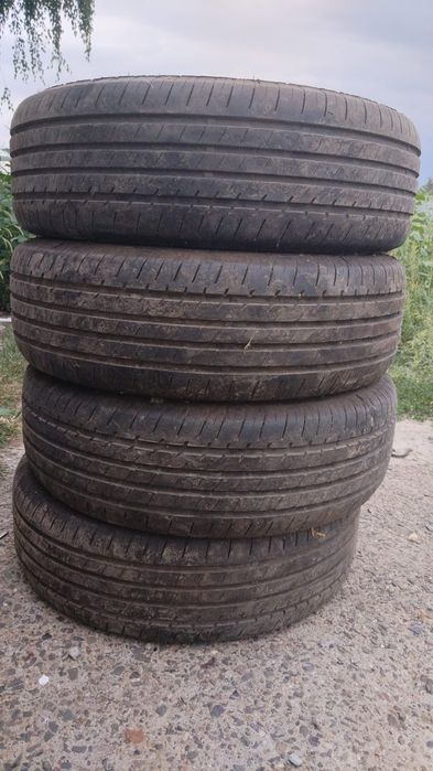 Продам комплект шин 205/65R15