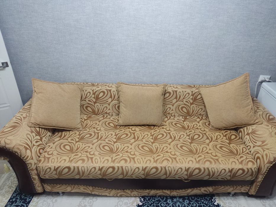 На продаже диван!