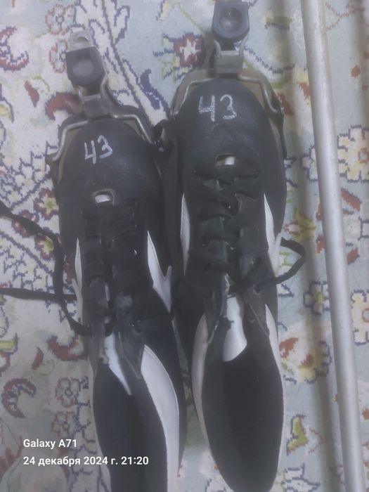 Продам лыжи ботинки