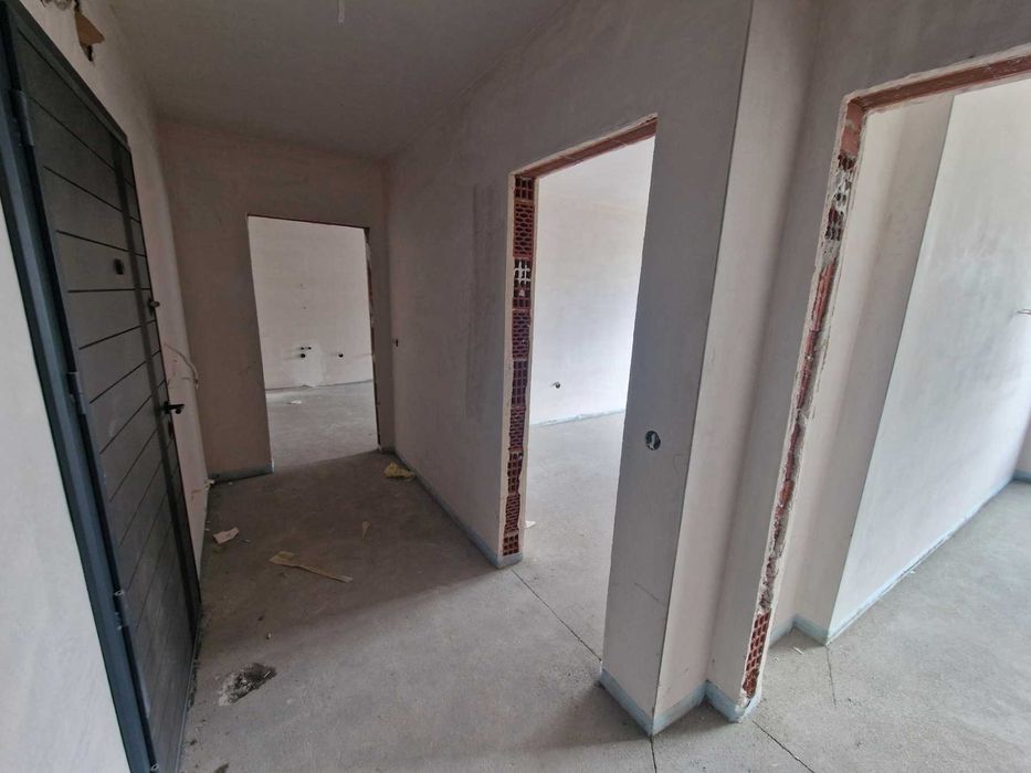 Тристаен апартамент за продажба с АКТ 16 в кв. Еленово, гр. Благоевград