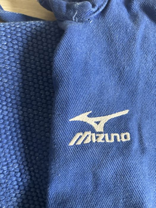 Продам кимоно оригинал размер 140 mizuno
