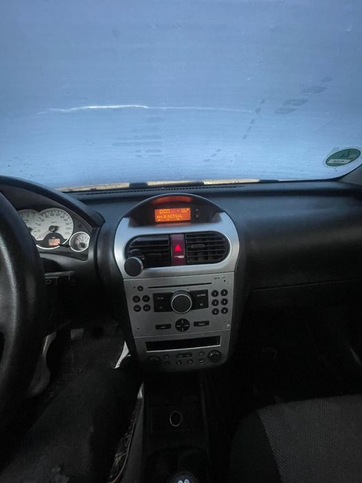 Mașina Opel corsa