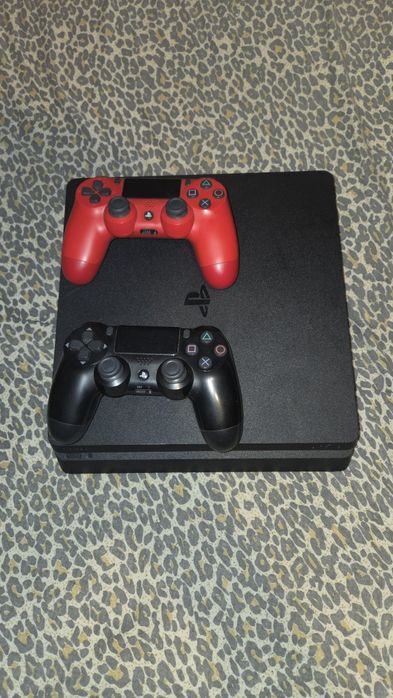 Ps4  slim cu 2 controllere