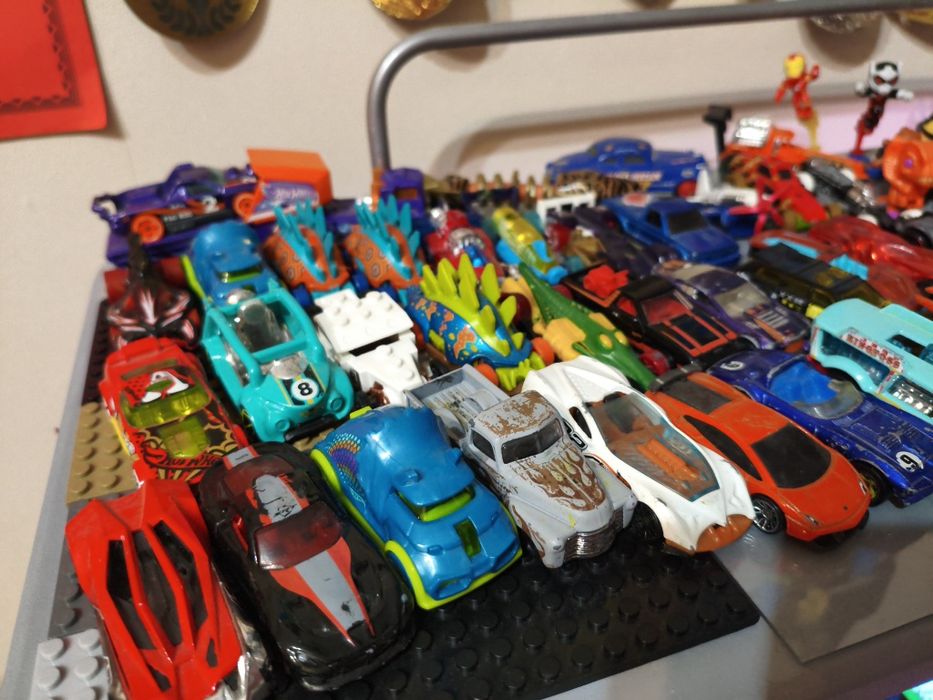 Продаю hot-wheels