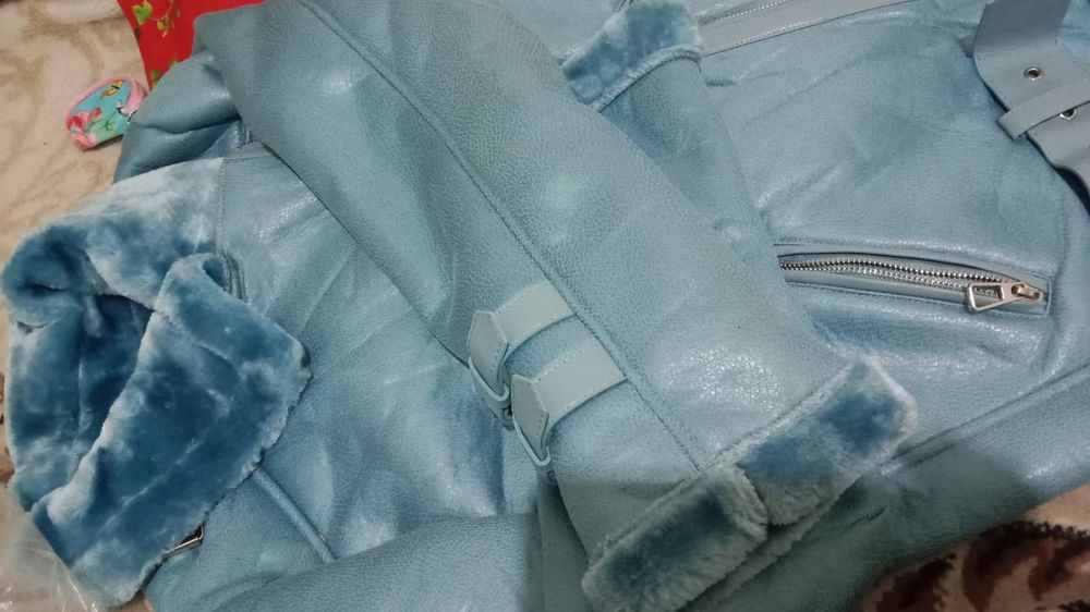 Куртка сатылады  нови