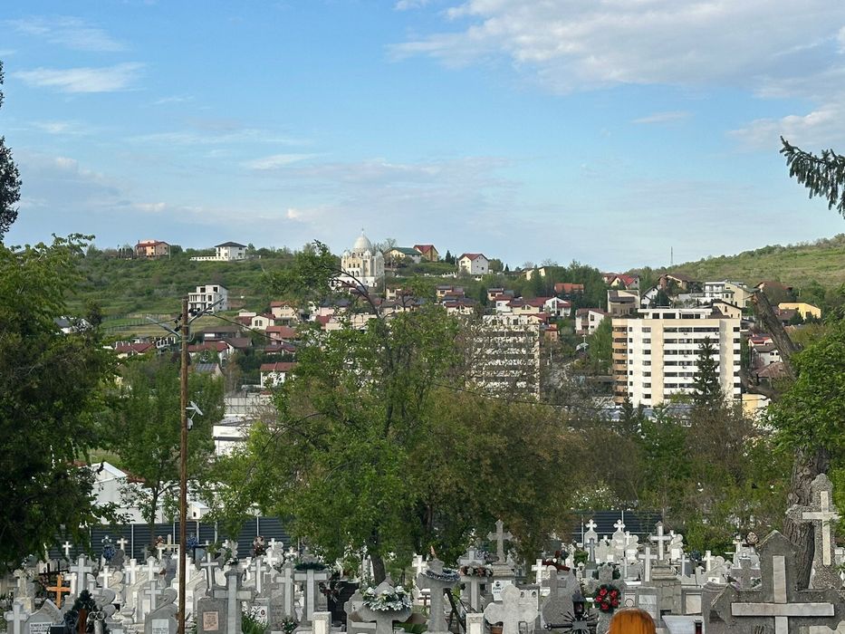 Vand loc de veci (2 persoane) la Cimitirul privat Socola Mica Bucium