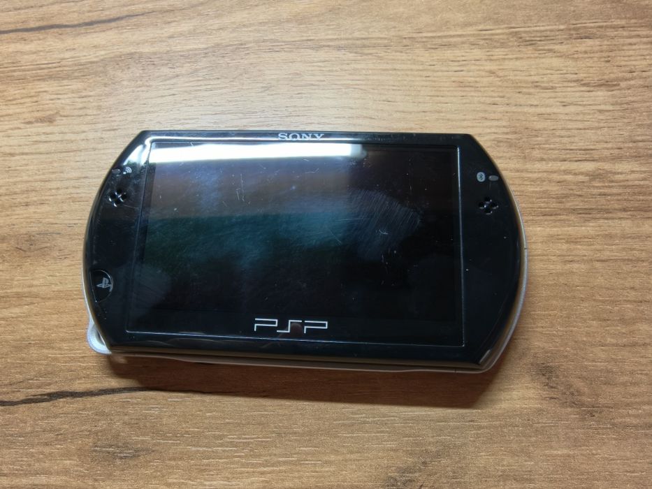 Продам игровую Psp n1000