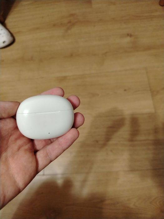 Наушники белые...