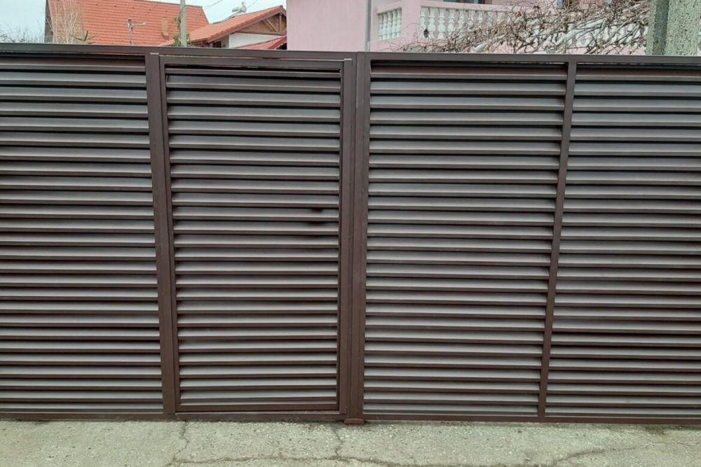 garduri si porti tip jaluzea fer forjat șipcă metalică plasă bordurat