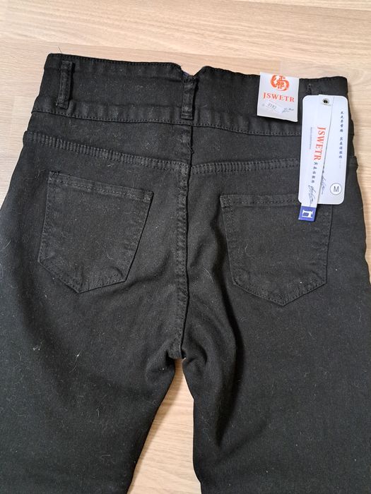 Продам женские джинсы