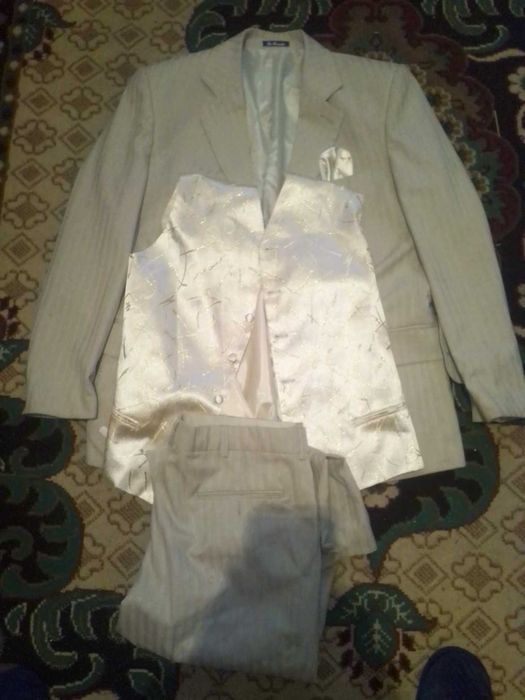 Costum La bionda  mărimea 48 XL